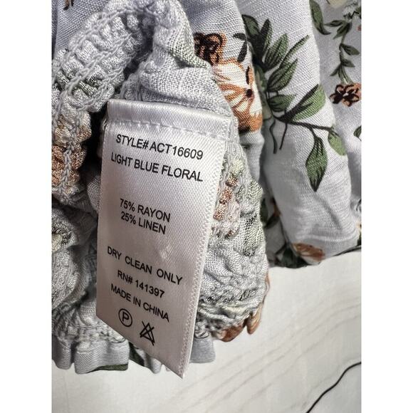 ASTR The Label EUC Size S Blue Floral Off The Shoulder Crop Blouse Top Smocked - Picture 4 of 5